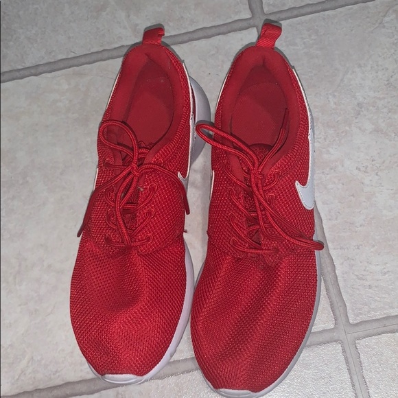 Nike Roshe One Big Kids Shoes - Picture 2 of 4